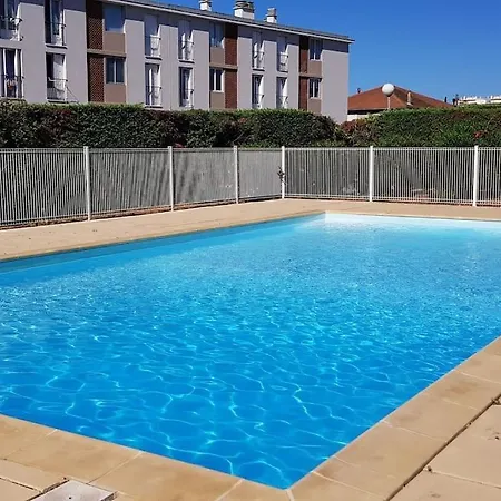 Le Riviera Avec Piscine Appartement *